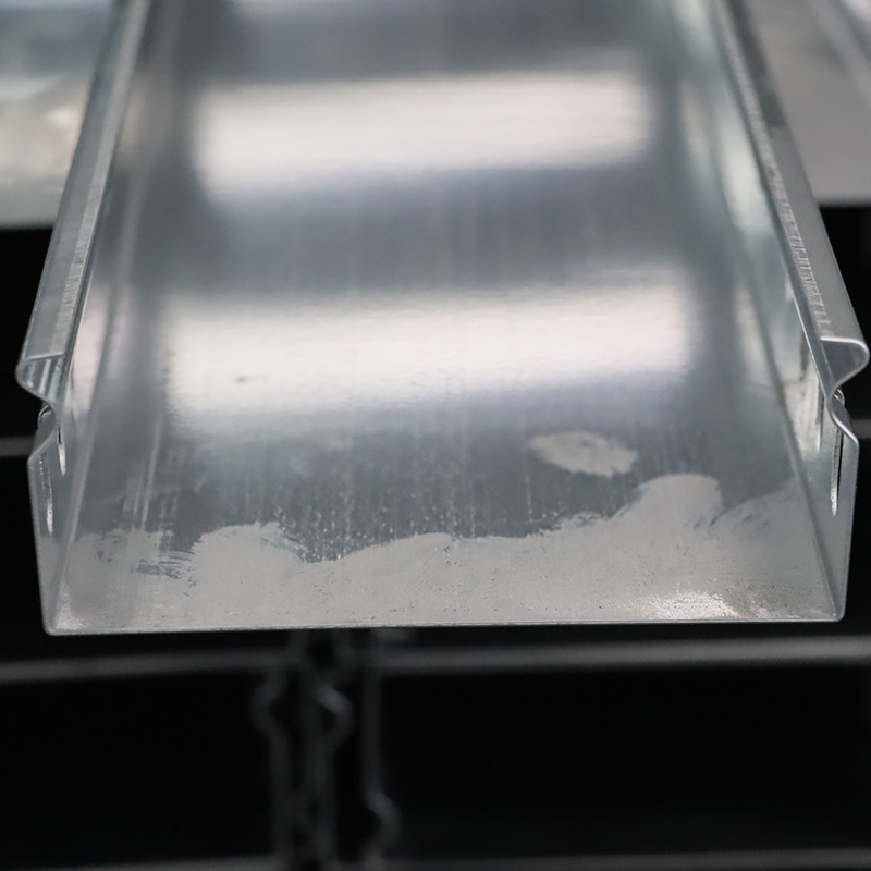 স্ব-লকিং কেবল ট্রে