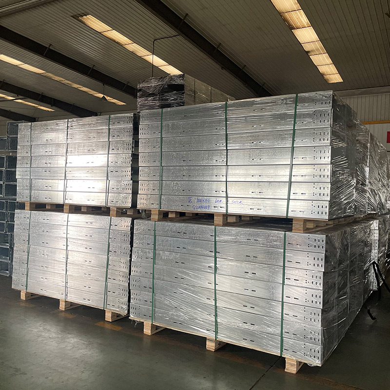 ছিদ্রযুক্ত কেবল ট্রে