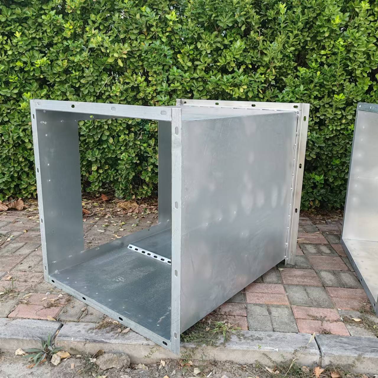 উল্লম্ব খাদ তারের ট্রে