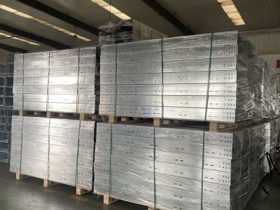 কেবল ট্রে