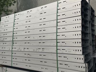 ছিদ্রযুক্ত ট্রে ব্রিজ