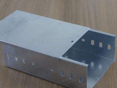 স্লটেড তারের ট্রে