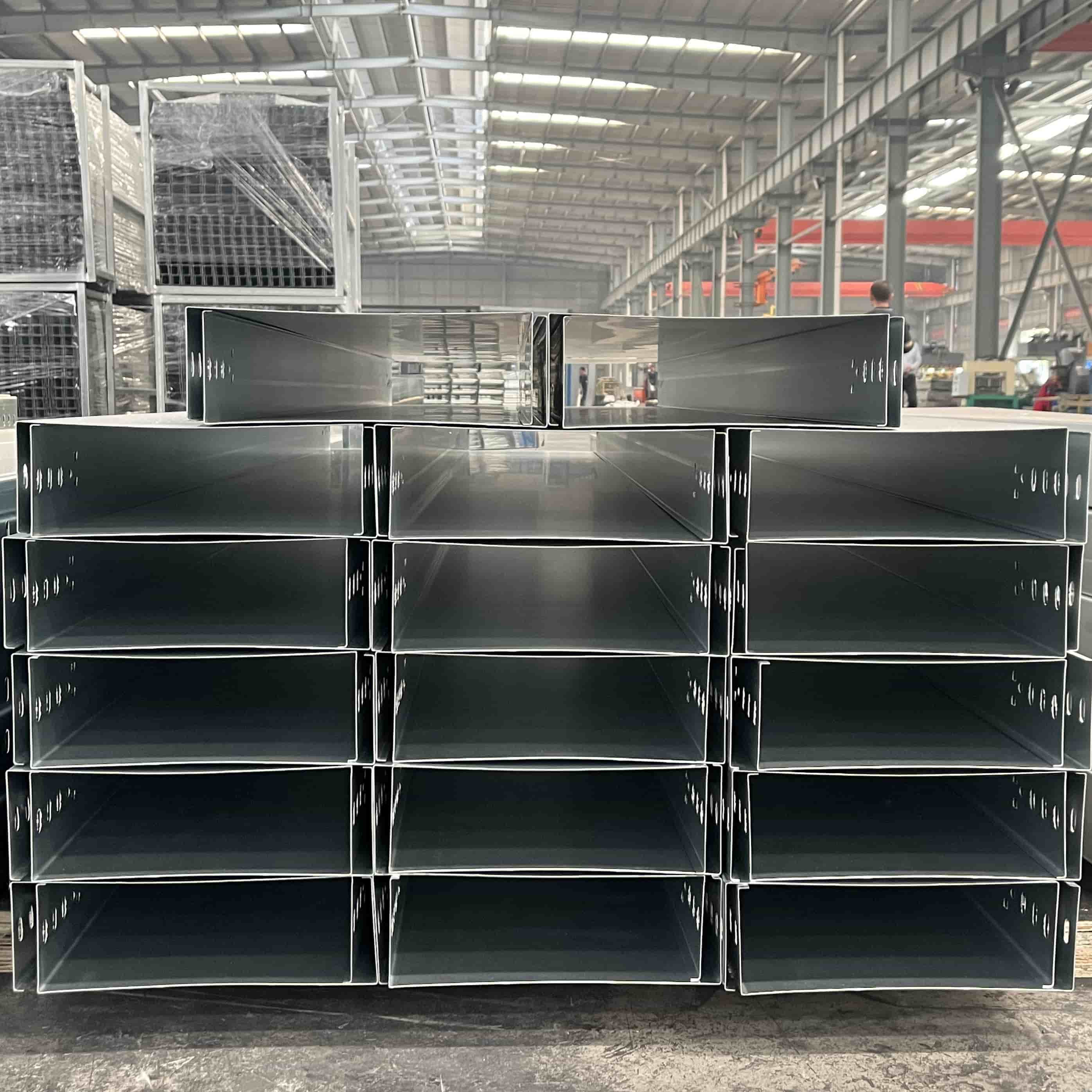 স্লটেড তারের ট্রে