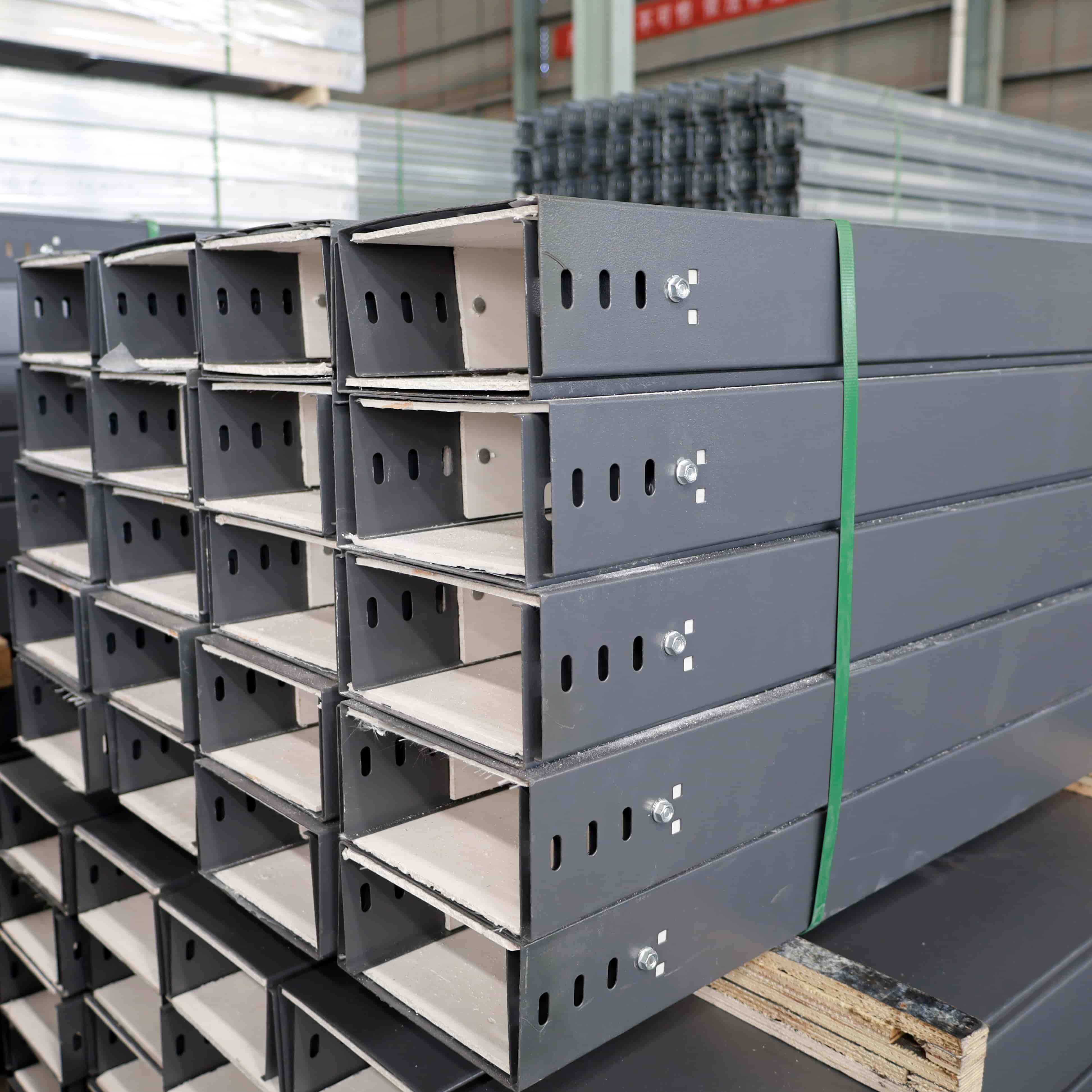 স্লটেড তারের ট্রে