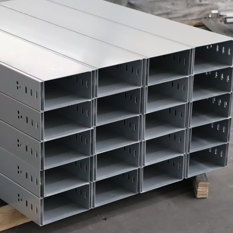 কেবল ট্রে এবং কেবল মই