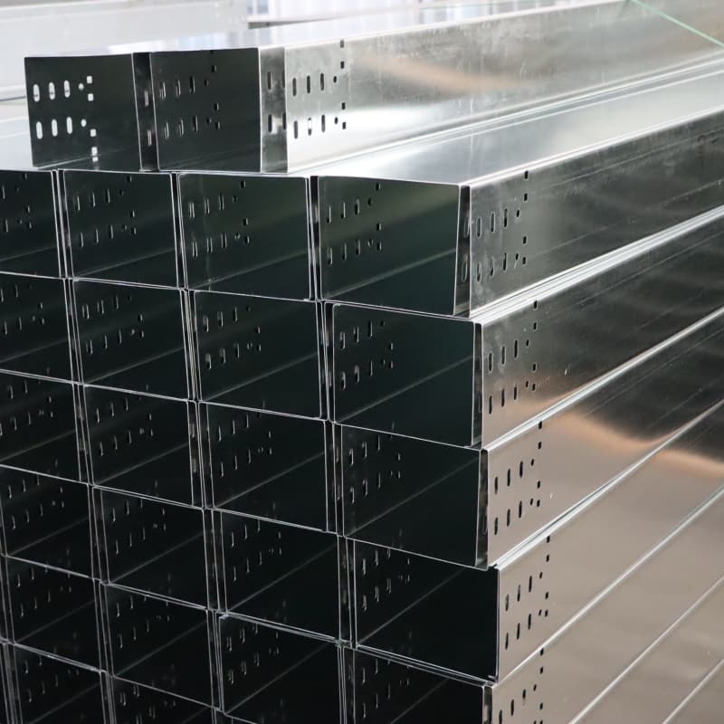 কেবল ট্রে এবং কেবল মই