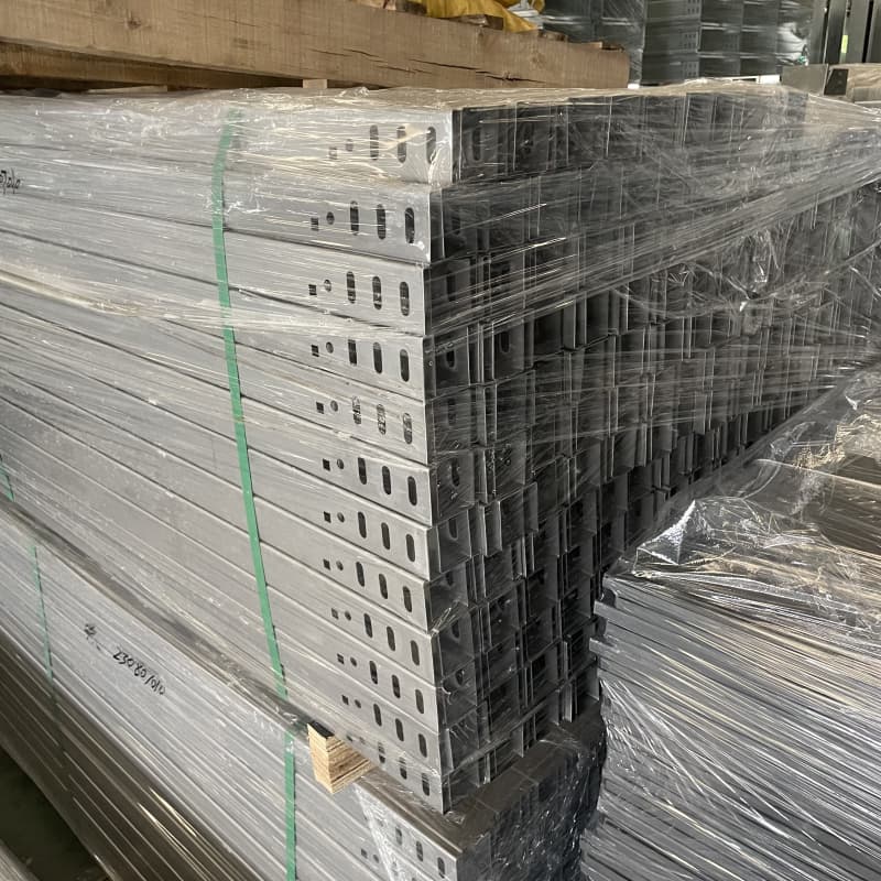 শক্তিশালী বর্তমান তারের ট্রে